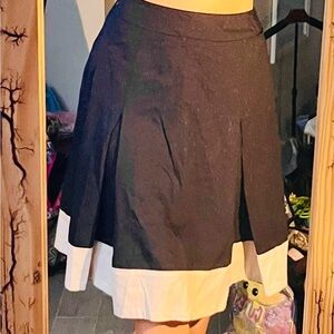 Ann Taylor Black and Cream Pleated Skater Skirt